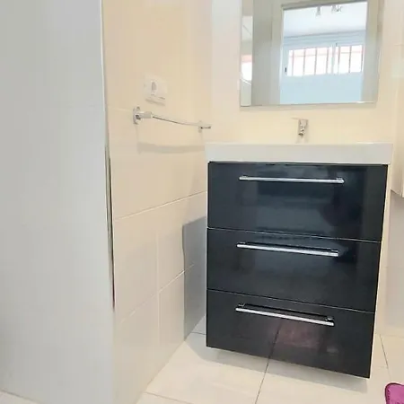 Vistas Apartment, Ocean View, 2 Bedrooms & Free Wifi