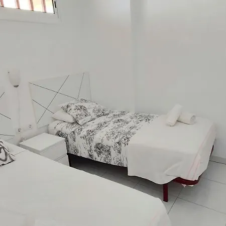 Vistas Apartment, Ocean View, 2 Bedrooms & Free Wifi Holiday home *